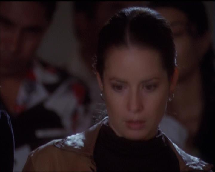 Charmed-Online-dot-net_5x06TheEyesHaveIt0921.jpg