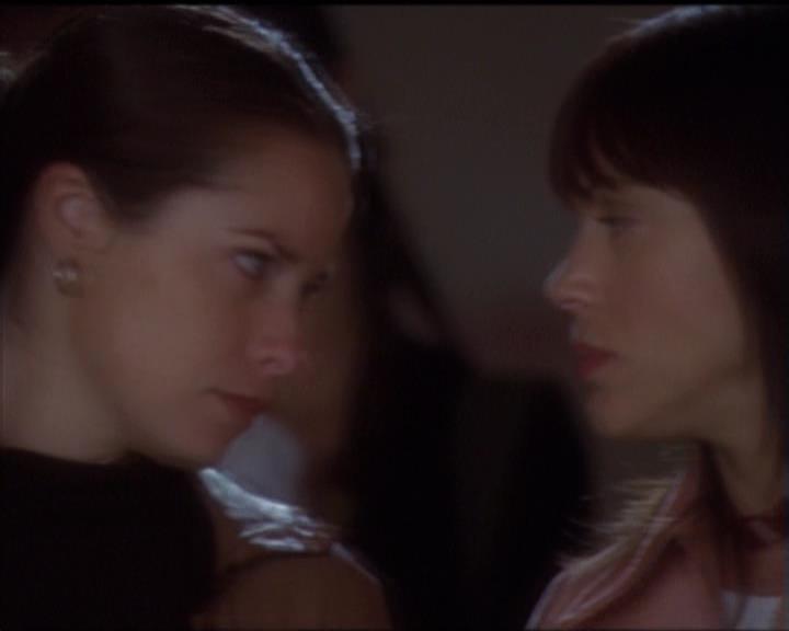 Charmed-Online-dot-net_5x06TheEyesHaveIt0925.jpg