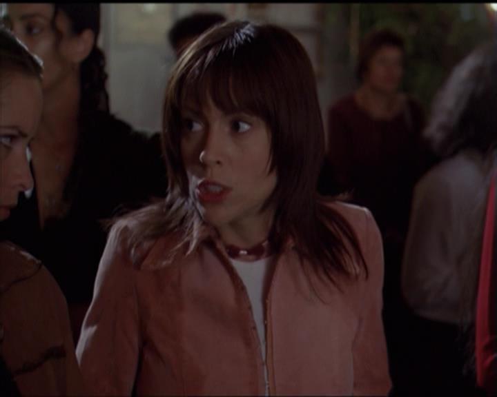 Charmed-Online-dot-net_5x06TheEyesHaveIt0939.jpg