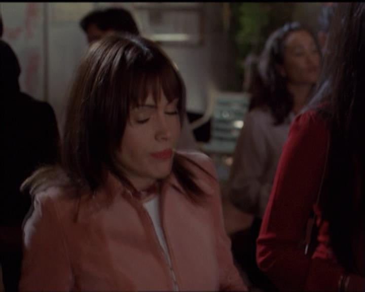 Charmed-Online-dot-net_5x06TheEyesHaveIt0954.jpg