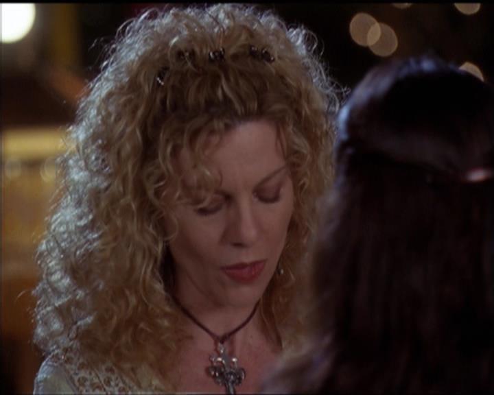 Charmed-Online-dot-net_5x06TheEyesHaveIt0975.jpg