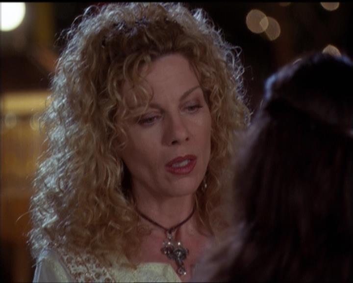 Charmed-Online-dot-net_5x06TheEyesHaveIt0976.jpg