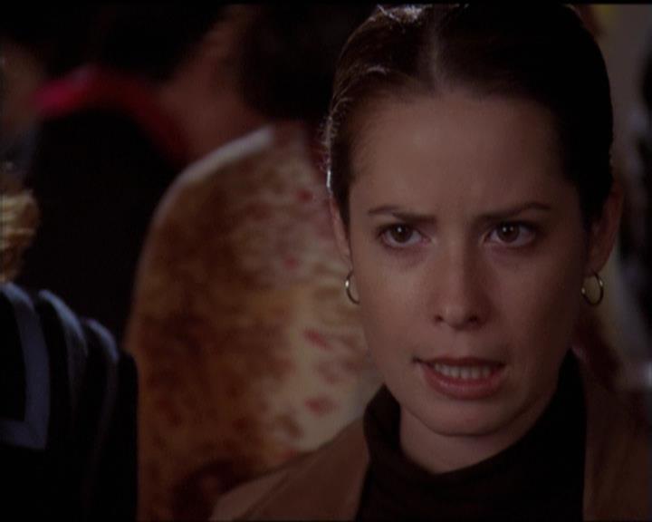 Charmed-Online-dot-net_5x06TheEyesHaveIt1012.jpg
