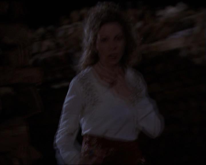 Charmed-Online-dot-net_5x06TheEyesHaveIt1025.jpg