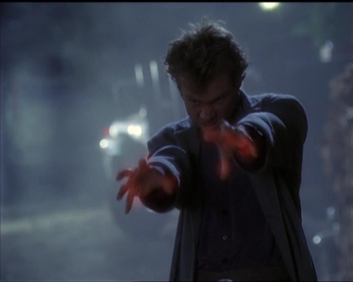 Charmed-Online-dot-net_5x06TheEyesHaveIt1058.jpg