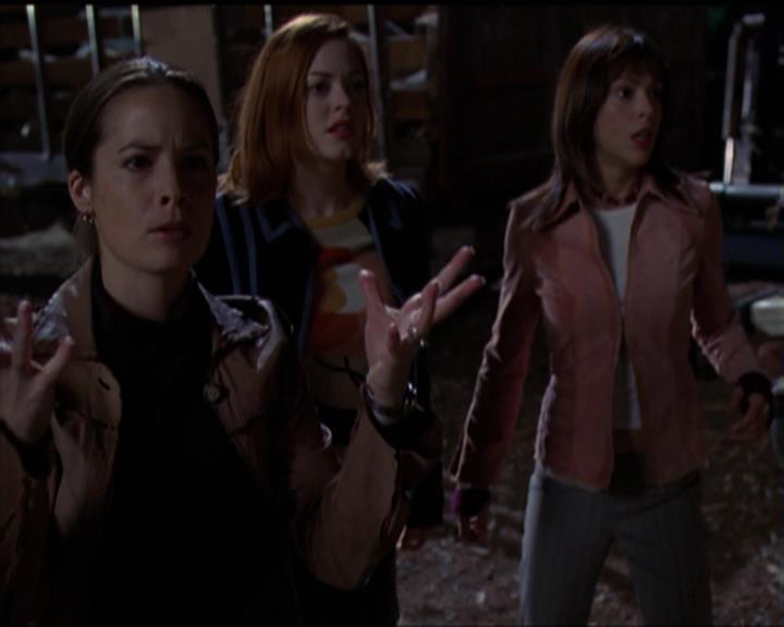 Charmed-Online-dot-net_5x06TheEyesHaveIt1067.jpg