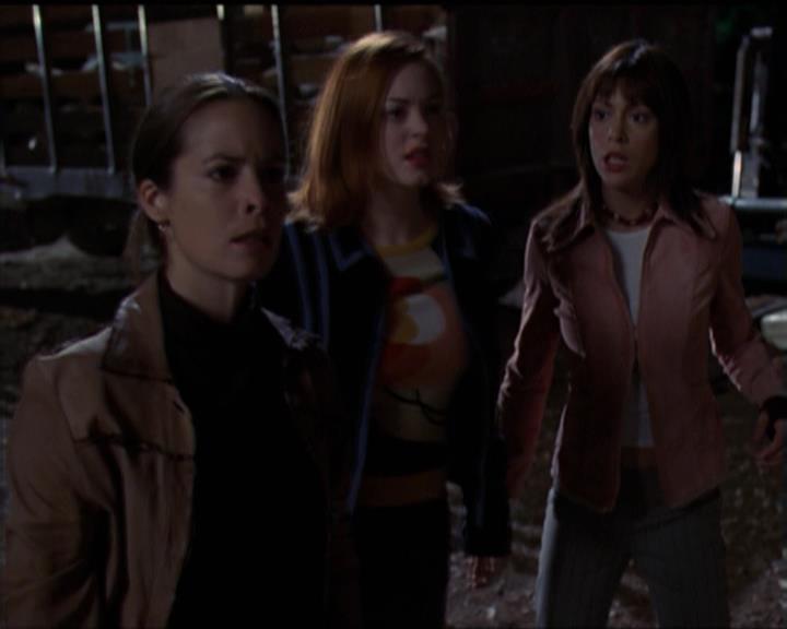 Charmed-Online-dot-net_5x06TheEyesHaveIt1069.jpg