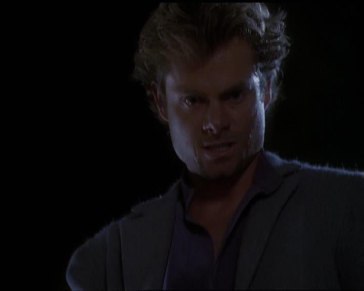 Charmed-Online-dot-net_5x06TheEyesHaveIt1085.jpg