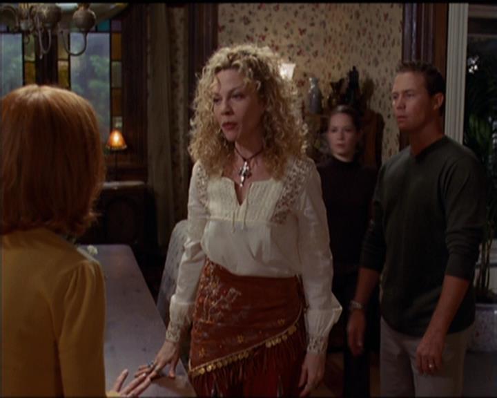 Charmed-Online-dot-net_5x06TheEyesHaveIt1109.jpg