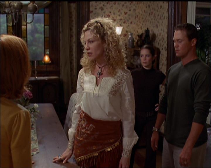 Charmed-Online-dot-net_5x06TheEyesHaveIt1112.jpg