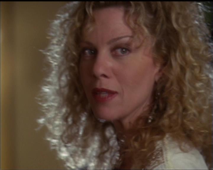 Charmed-Online-dot-net_5x06TheEyesHaveIt1118.jpg