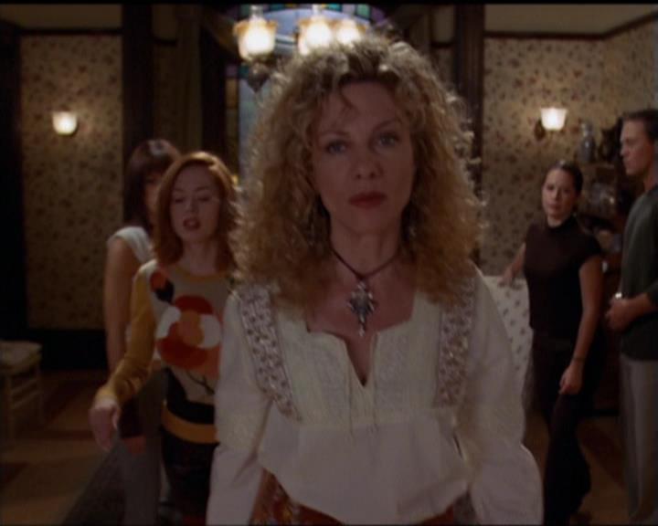 Charmed-Online-dot-net_5x06TheEyesHaveIt1120.jpg Charmed-Online-dot-net_5x06TheEyesHaveIt1120.jpg