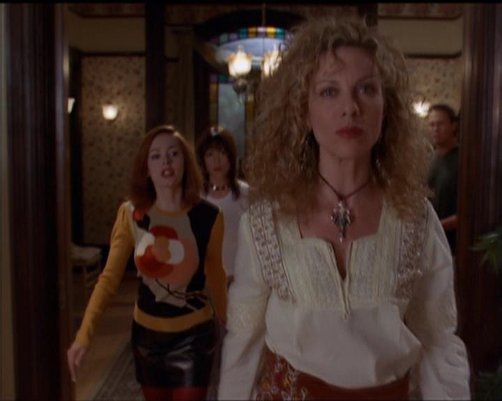 Charmed-Online-dot-net_5x06TheEyesHaveIt1121.jpg