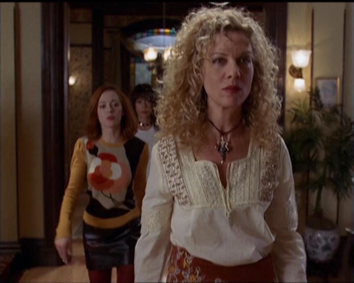 Charmed-Online-dot-net_5x06TheEyesHaveIt1122.jpg