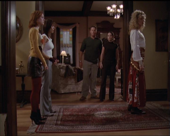 Charmed-Online-dot-net_5x06TheEyesHaveIt1128.jpg