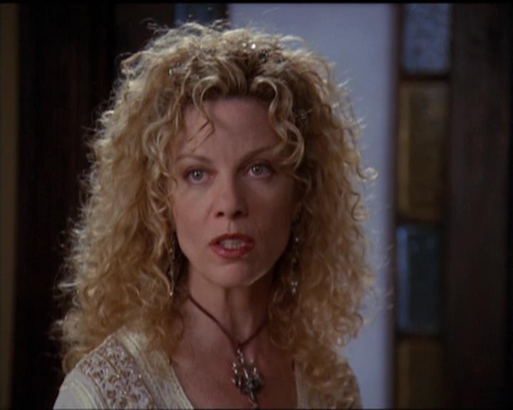 Charmed-Online-dot-net_5x06TheEyesHaveIt1132.jpg