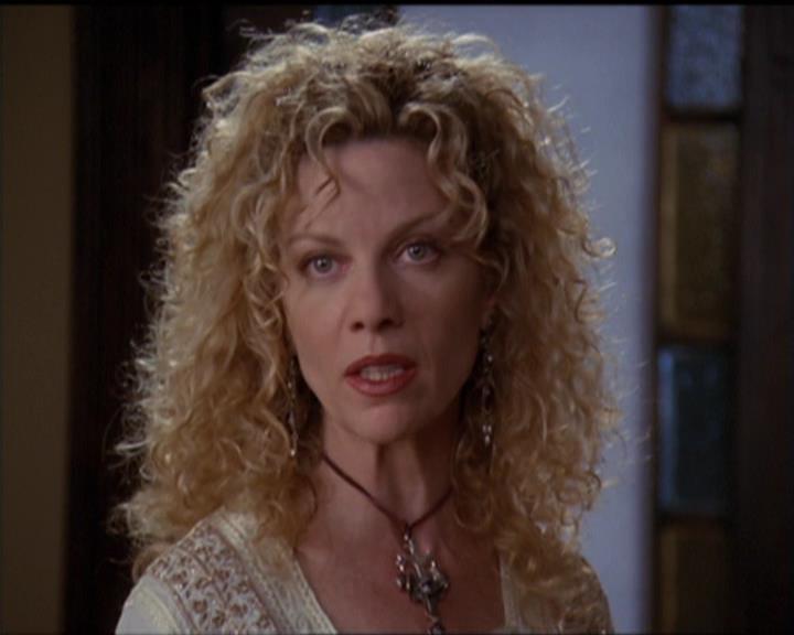 Charmed-Online-dot-net_5x06TheEyesHaveIt1134.jpg