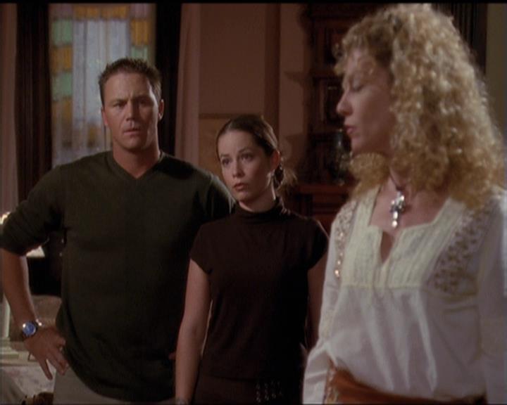 Charmed-Online-dot-net_5x06TheEyesHaveIt1143.jpg