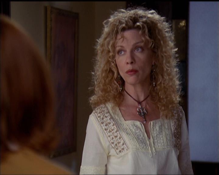 Charmed-Online-dot-net_5x06TheEyesHaveIt1152.jpg