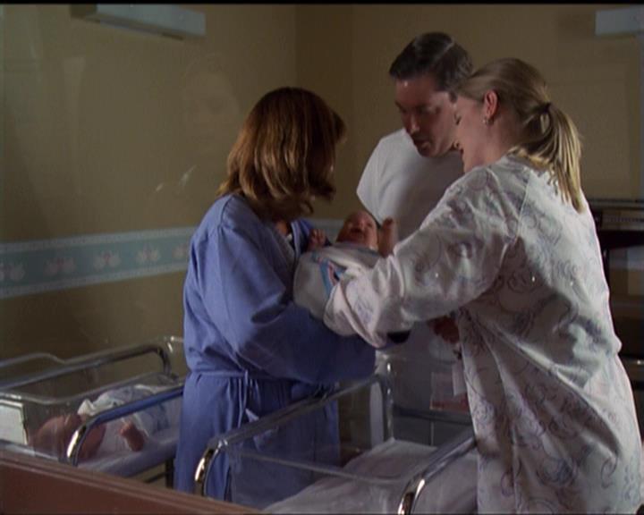 Charmed-Online-dot-net_5x06TheEyesHaveIt1255.jpg