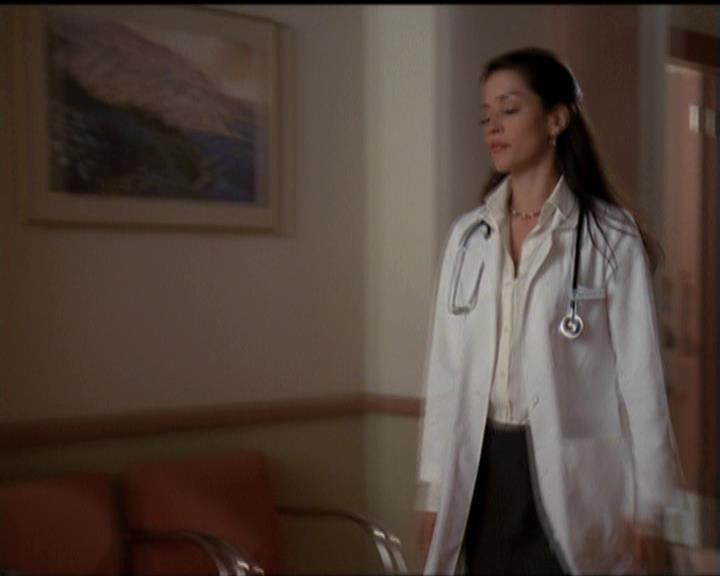 Charmed-Online-dot-net_5x06TheEyesHaveIt1298.jpg