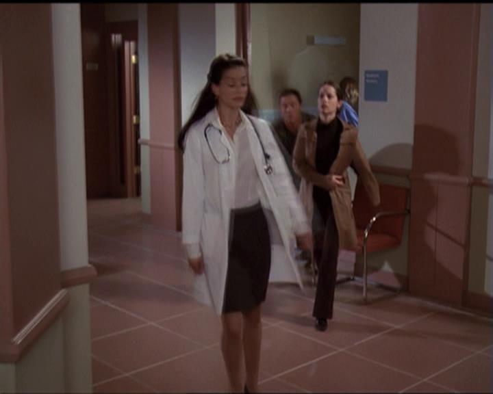 Charmed-Online-dot-net_5x06TheEyesHaveIt1300.jpg