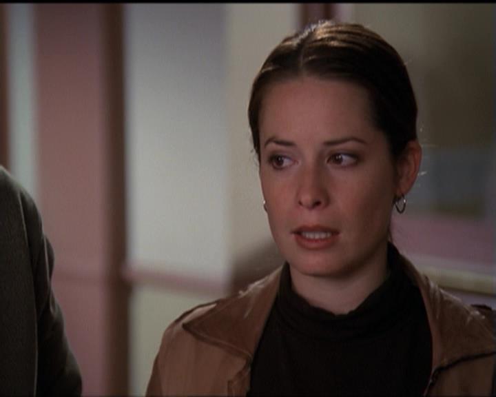 Charmed-Online-dot-net_5x06TheEyesHaveIt1312.jpg