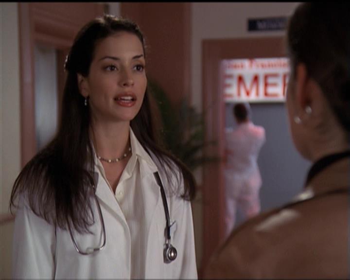 Charmed-Online-dot-net_5x06TheEyesHaveIt1324.jpg
