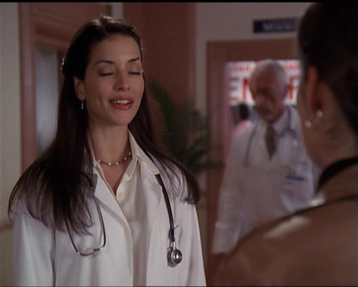 Charmed-Online-dot-net_5x06TheEyesHaveIt1327.jpg