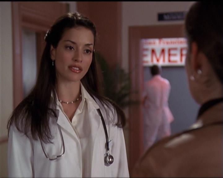 Charmed-Online-dot-net_5x06TheEyesHaveIt1330.jpg