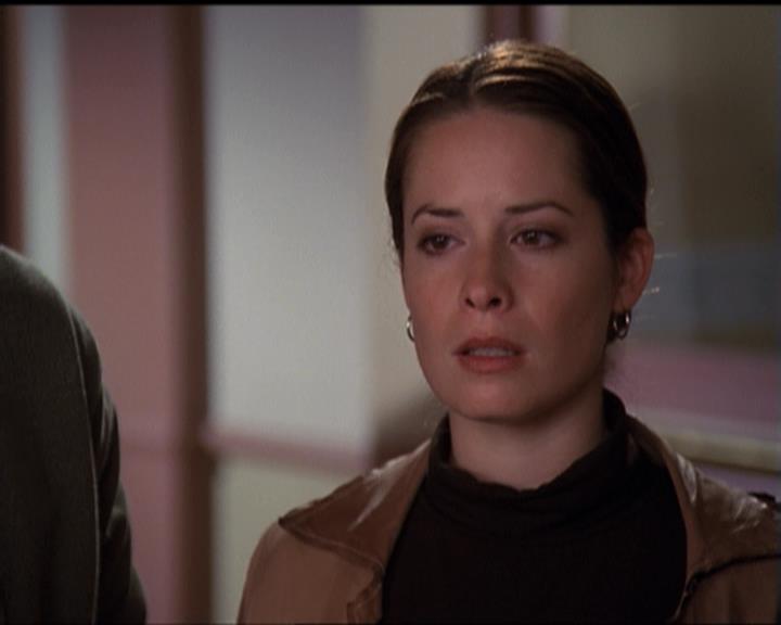 Charmed-Online-dot-net_5x06TheEyesHaveIt1332.jpg