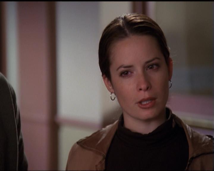 Charmed-Online-dot-net_5x06TheEyesHaveIt1334.jpg