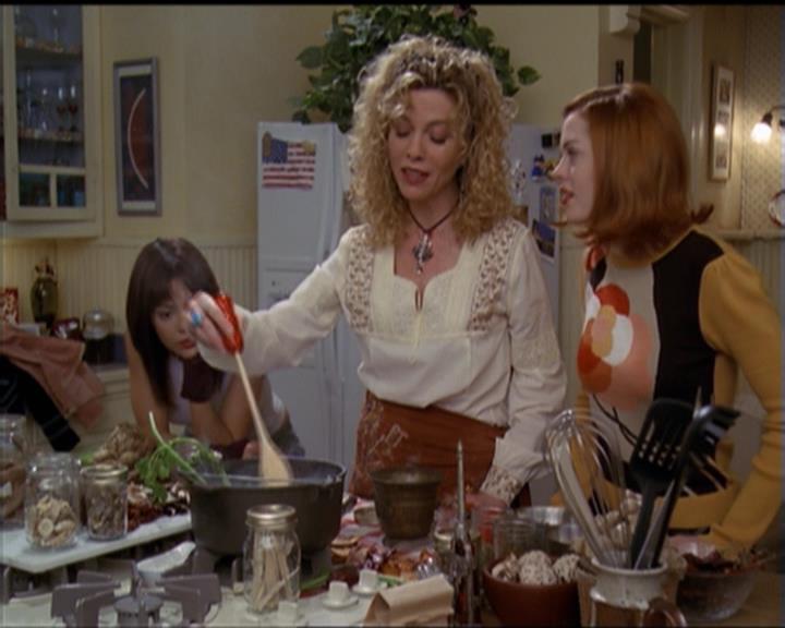 Charmed-Online-dot-net_5x06TheEyesHaveIt1373.jpg