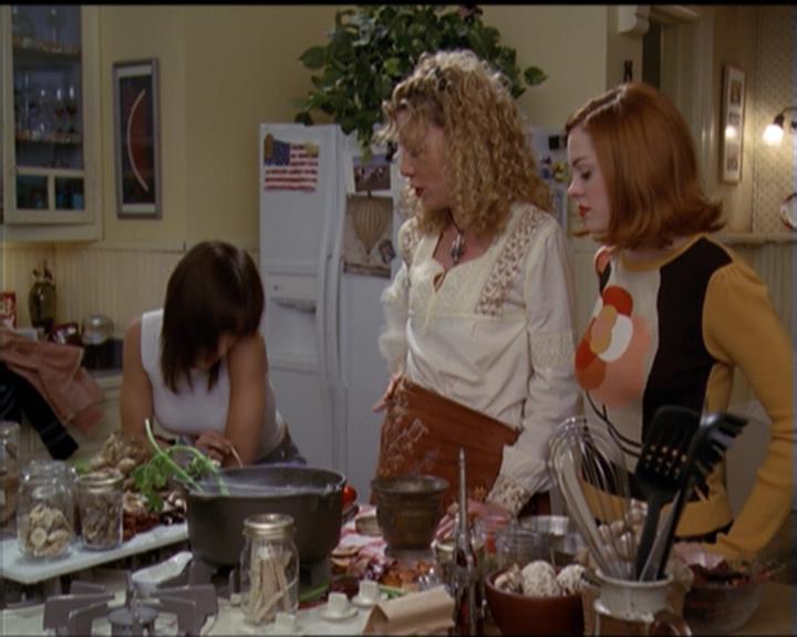 Charmed-Online-dot-net_5x06TheEyesHaveIt1392.jpg