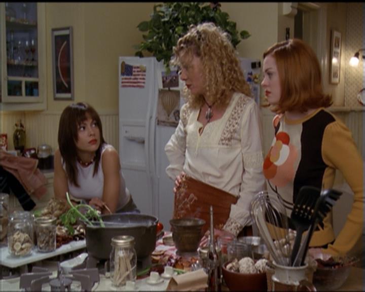 Charmed-Online-dot-net_5x06TheEyesHaveIt1393.jpg