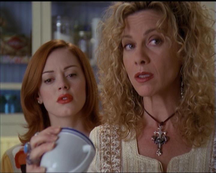 Charmed-Online-dot-net_5x06TheEyesHaveIt1422.jpg