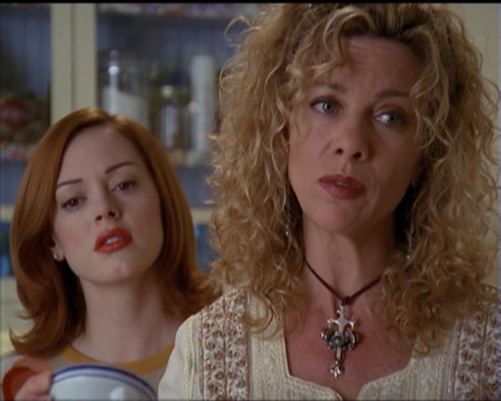 Charmed-Online-dot-net_5x06TheEyesHaveIt1431.jpg