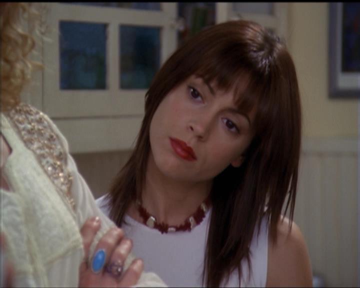 Charmed-Online-dot-net_5x06TheEyesHaveIt1446.jpg