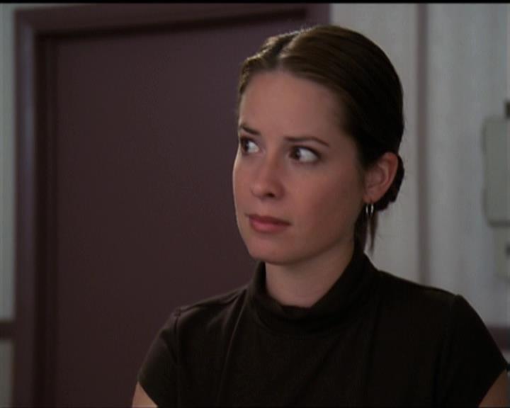 Charmed-Online-dot-net_5x06TheEyesHaveIt1517.jpg
