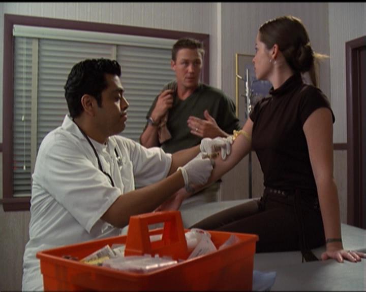 Charmed-Online-dot-net_5x06TheEyesHaveIt1526.jpg