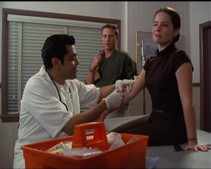 Charmed-Online-dot-net_5x06TheEyesHaveIt1528.jpg