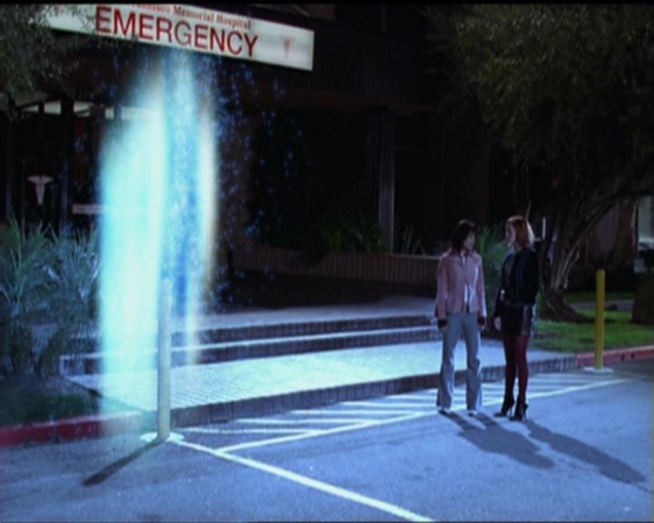 Charmed-Online-dot-net_5x06TheEyesHaveIt1548.jpg