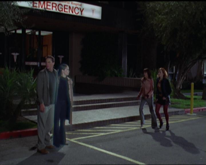 Charmed-Online-dot-net_5x06TheEyesHaveIt1549.jpg