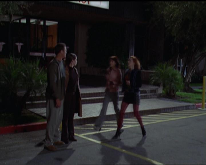 Charmed-Online-dot-net_5x06TheEyesHaveIt1550.jpg