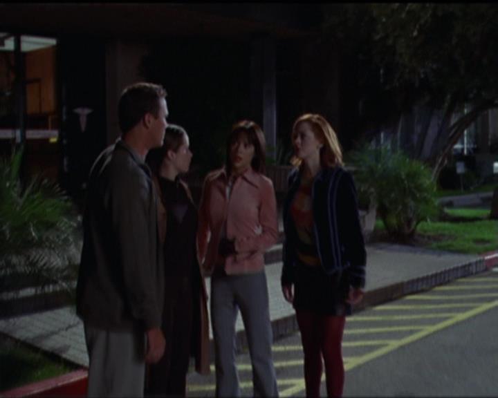 Charmed-Online-dot-net_5x06TheEyesHaveIt1552.jpg