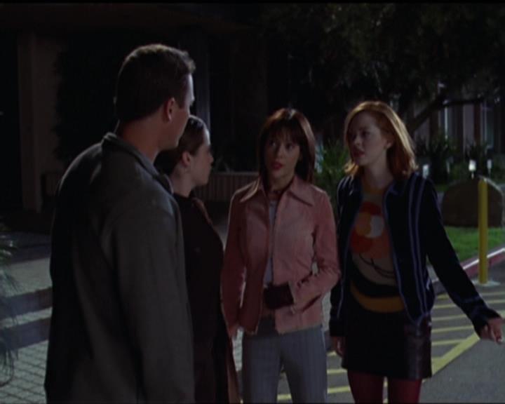 Charmed-Online-dot-net_5x06TheEyesHaveIt1554.jpg