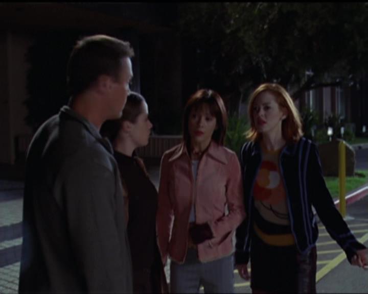 Charmed-Online-dot-net_5x06TheEyesHaveIt1555.jpg