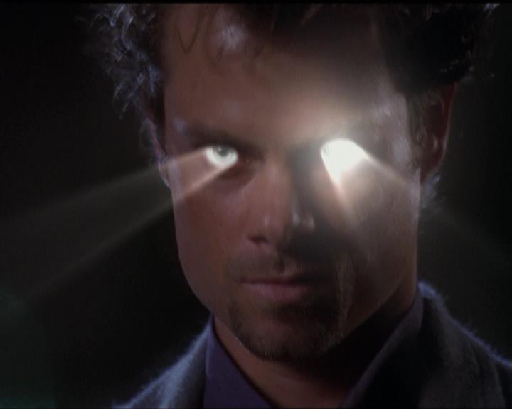 Charmed-Online-dot-net_5x06TheEyesHaveIt1567.jpg