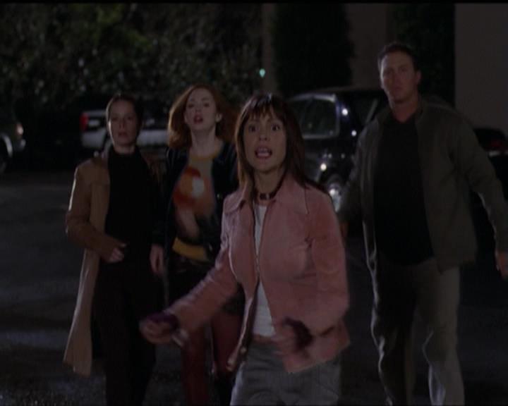 Charmed-Online-dot-net_5x06TheEyesHaveIt1577.jpg