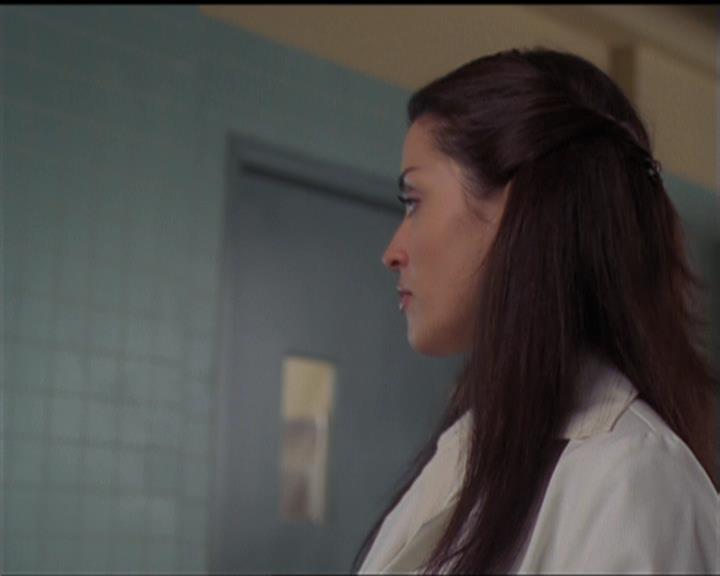 Charmed-Online-dot-net_5x06TheEyesHaveIt1611.jpg